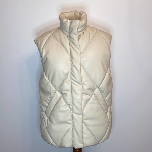 Abercrombie & Fitch Small Medium Beige Cream Faux Leather Vest quilted Oversized - Picture 2 of 10
